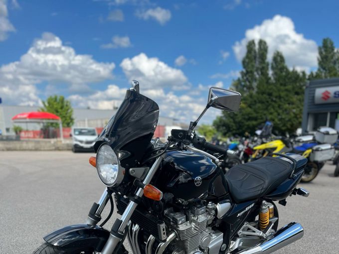 YAMAHA XJR 1300 SP 4