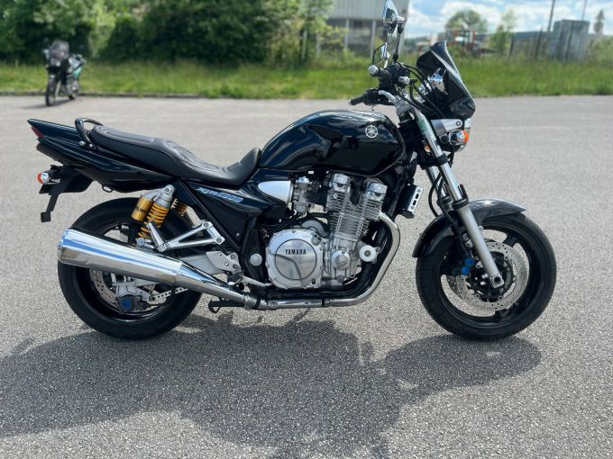 YAMAHA XJR 1300 SP 4