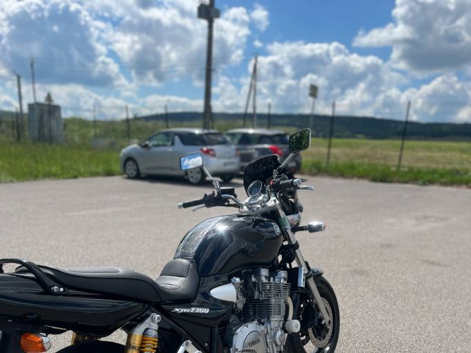 YAMAHA XJR 1300 SP 4