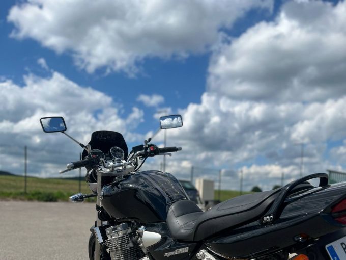 YAMAHA XJR 1300 SP 4