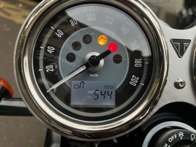 TRIUMPH BONNEVILLE T100 900 4