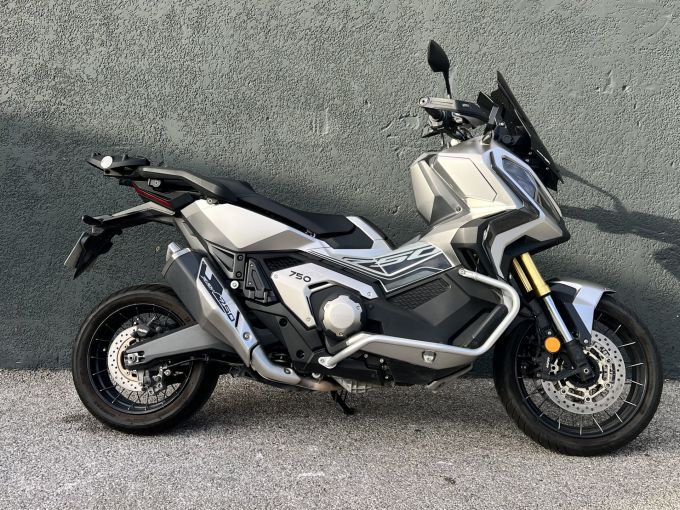 HONDA X-ADV 4