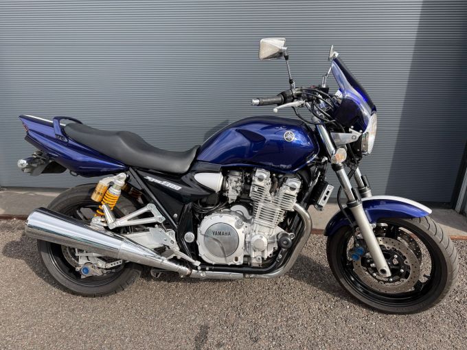 YAMAHA XJR 1300 SP 4