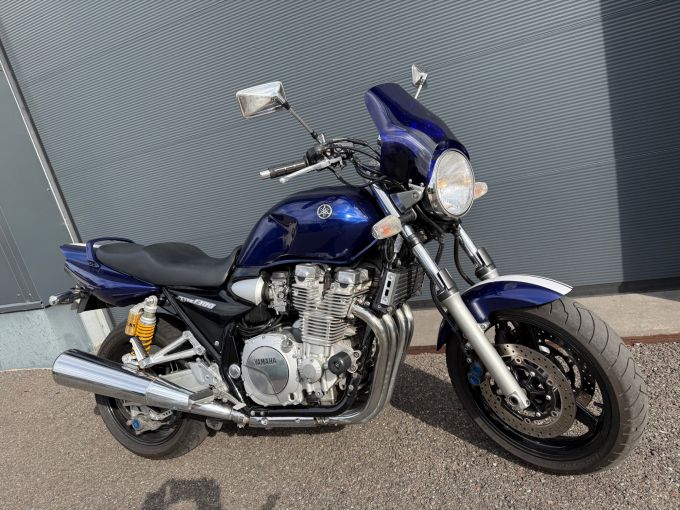 YAMAHA XJR 1300 SP 4