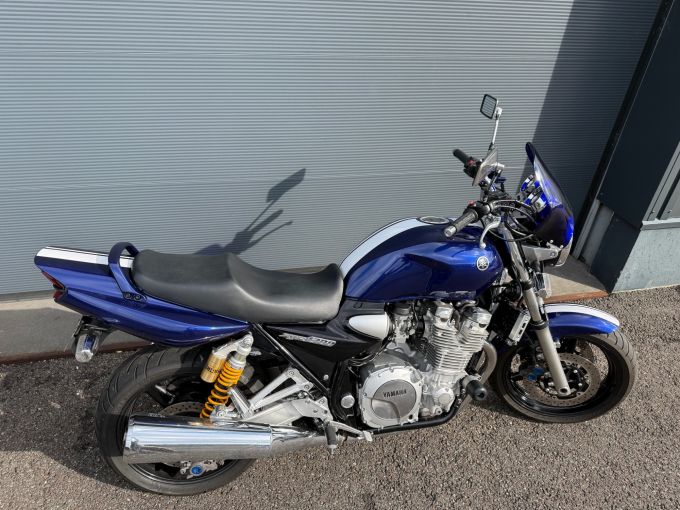 YAMAHA XJR 1300 SP 4