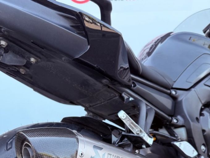 YAMAHA FZ8 S 4