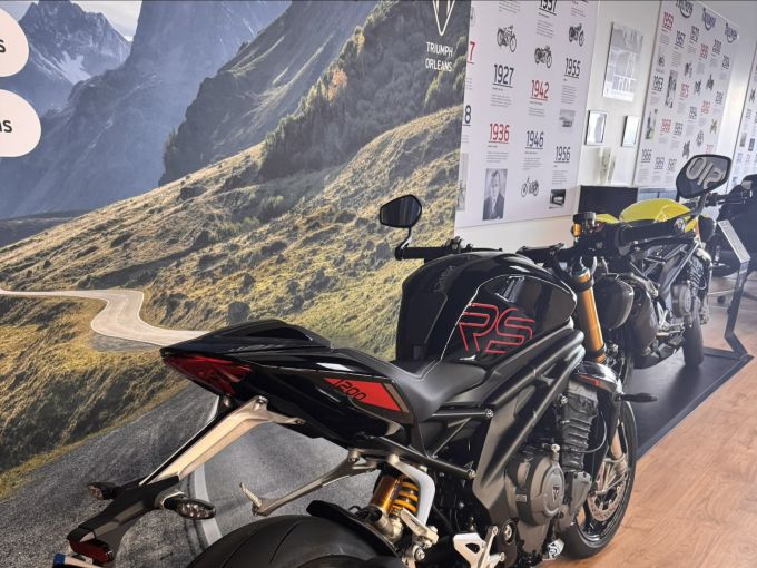 TRIUMPH SPEED TRIPLE 1200 RS 4