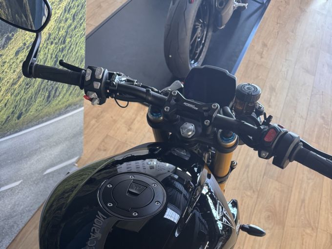 TRIUMPH SPEED TRIPLE 1200 RS 4