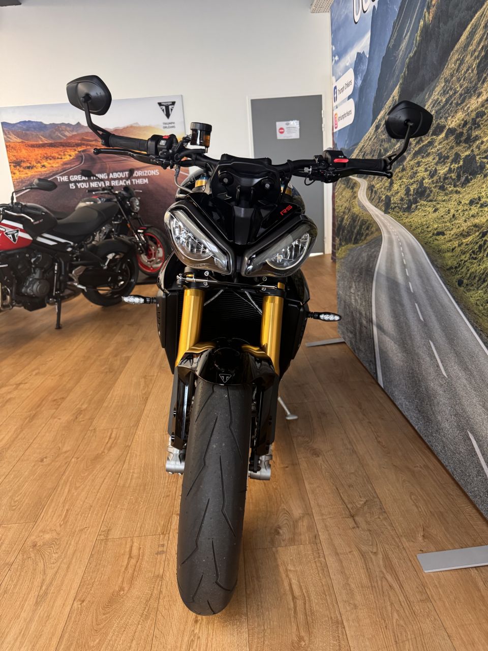 TRIUMPH SPEED TRIPLE 1200 RS 4