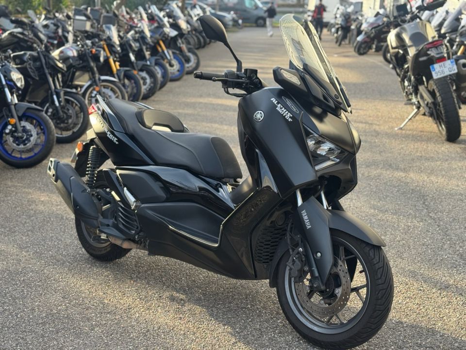 YAMAHA XMAX 125 4