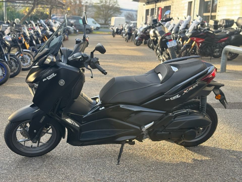 YAMAHA XMAX 125 4