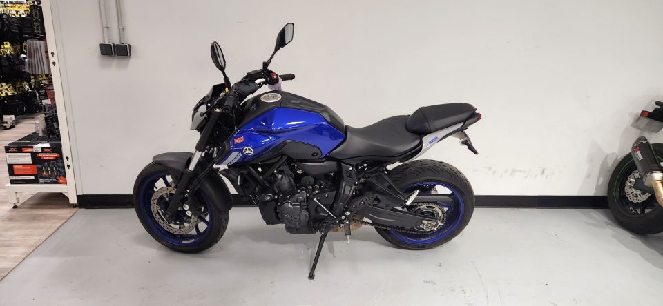YAMAHA MT-07 4