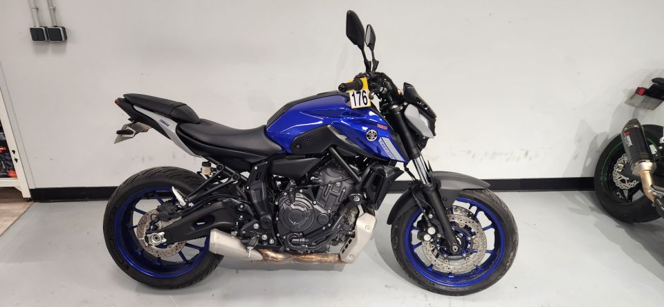 YAMAHA MT-07 4