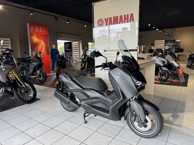 YAMAHA XMAX 300 4