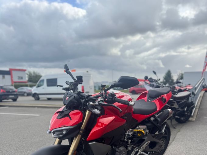 DUCATI STREETFIGHTER V2 S - A2 4