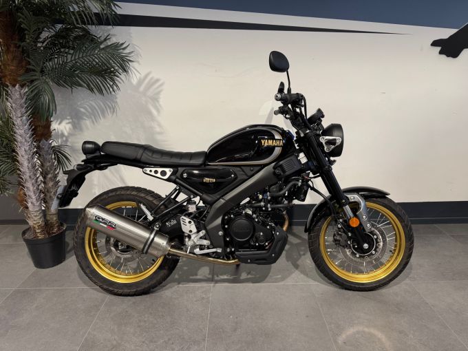 YAMAHA XSR 125 Legacy 4