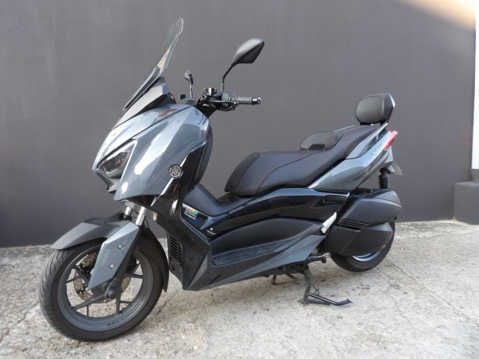 YAMAHA XMAX 300 Tech Max 4