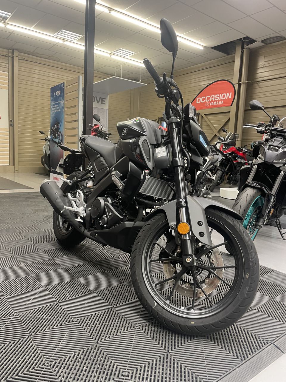 YAMAHA MT-125 ABS 4