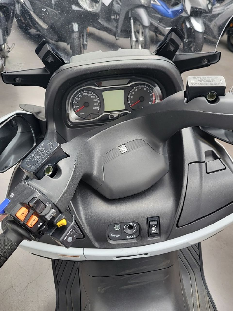 SUZUKI BURGMAN 650 4