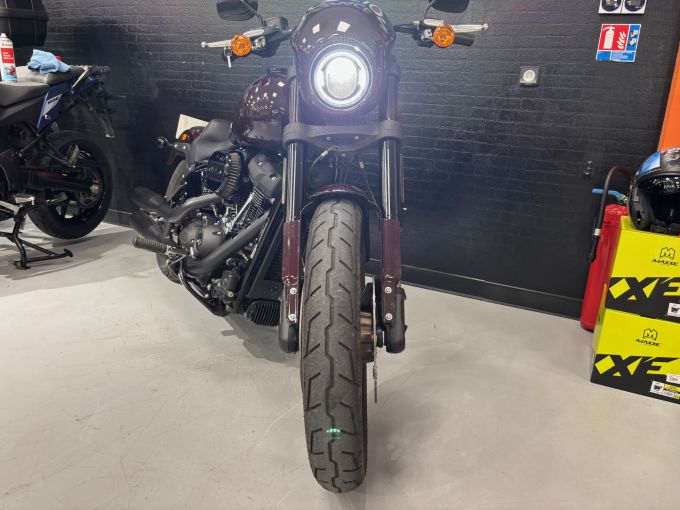 HARLEY-DAVIDSON SOFTAIL LOW RIDER 1868 S 4