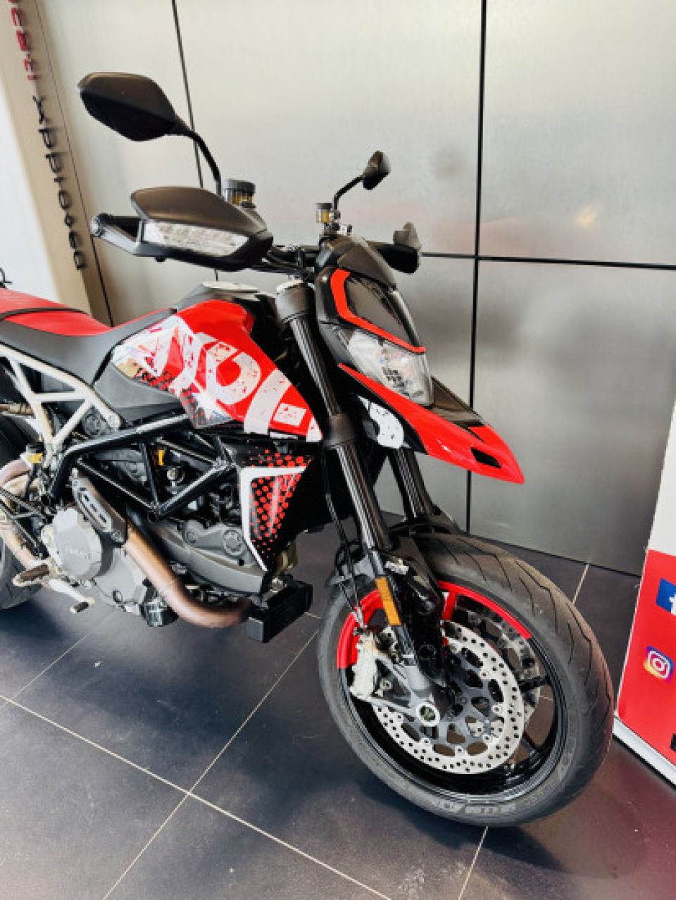 DUCATI HYPERMOTARD 950 4