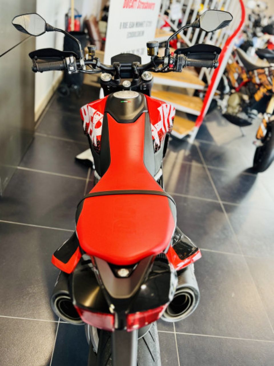 DUCATI HYPERMOTARD 950 4