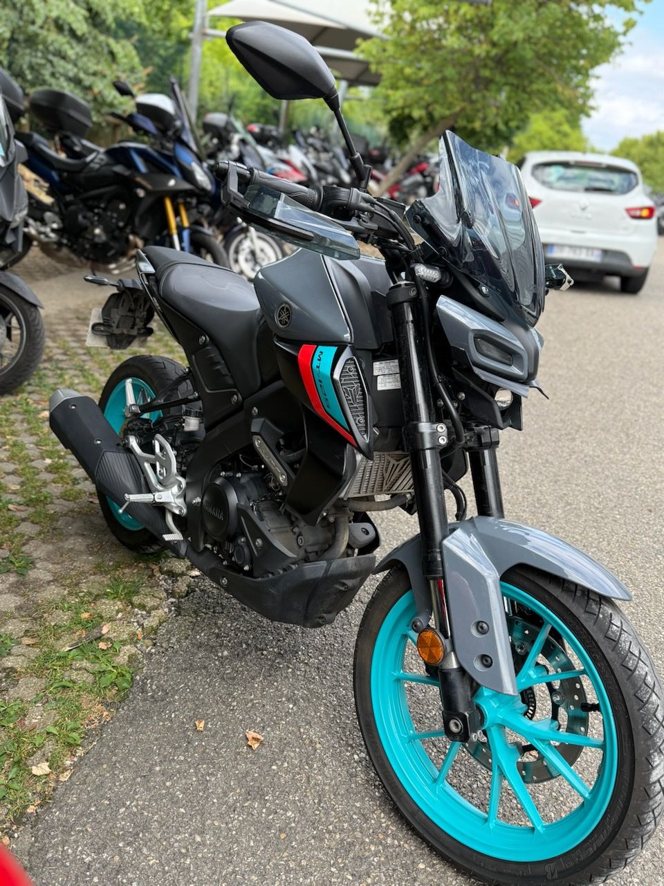 YAMAHA MT-125 4