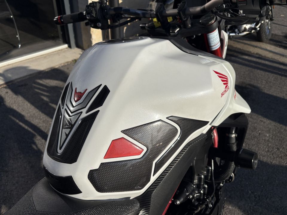 HONDA CB 750 HORNET 4