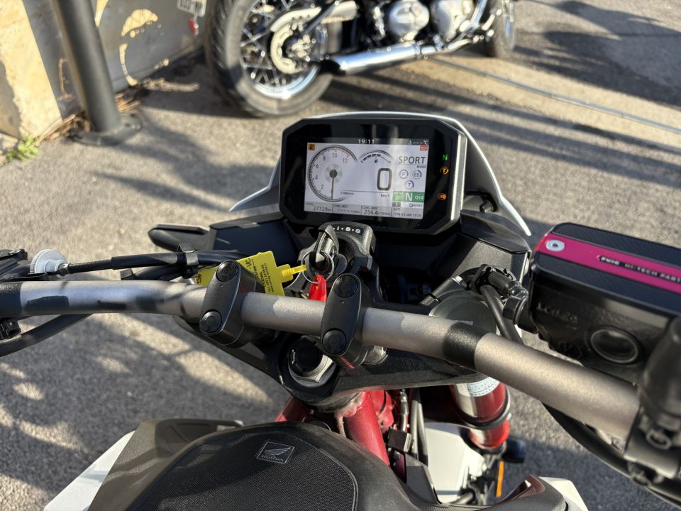 HONDA CB 750 HORNET 4