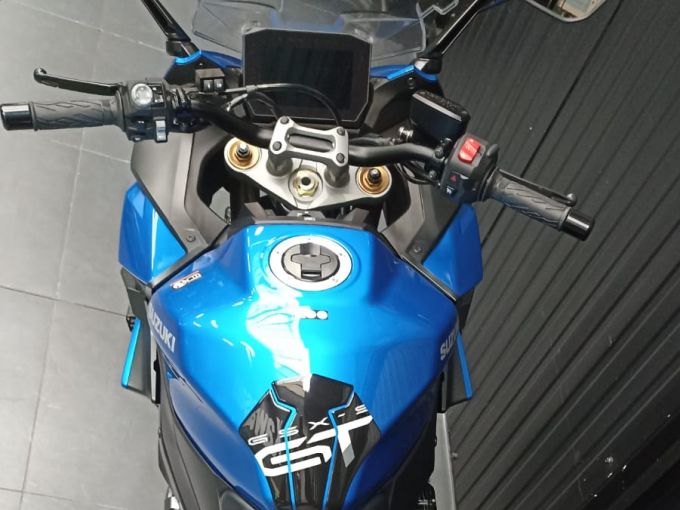 SUZUKI GSX-S 1000 GT 4