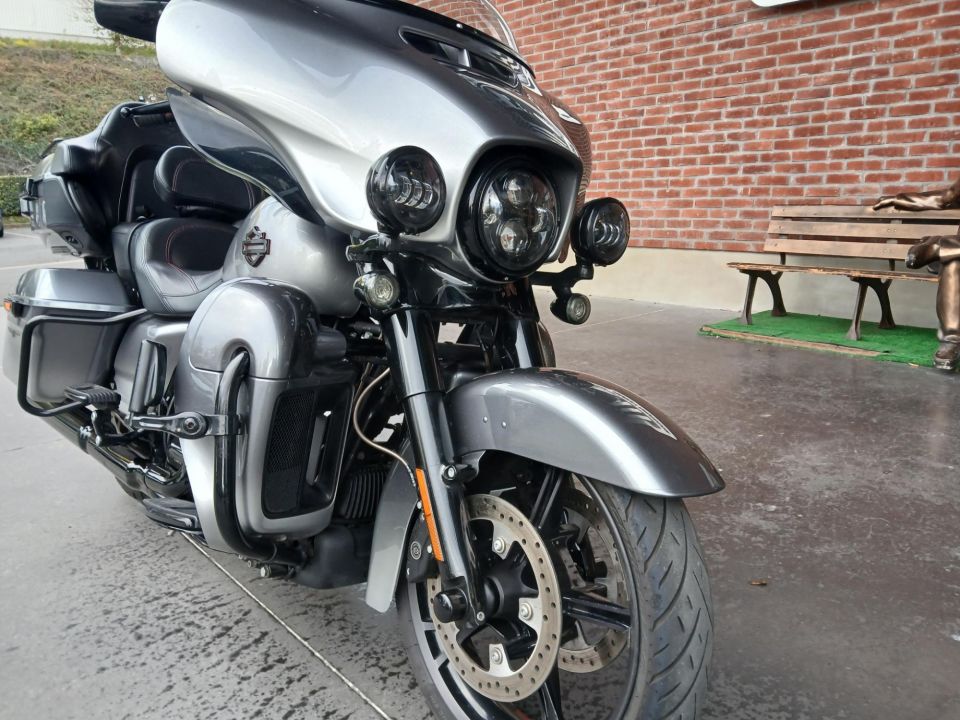 HARLEY-DAVIDSON TOURING ELECTRA GLIDE 1923 ULTRA CVO 4
