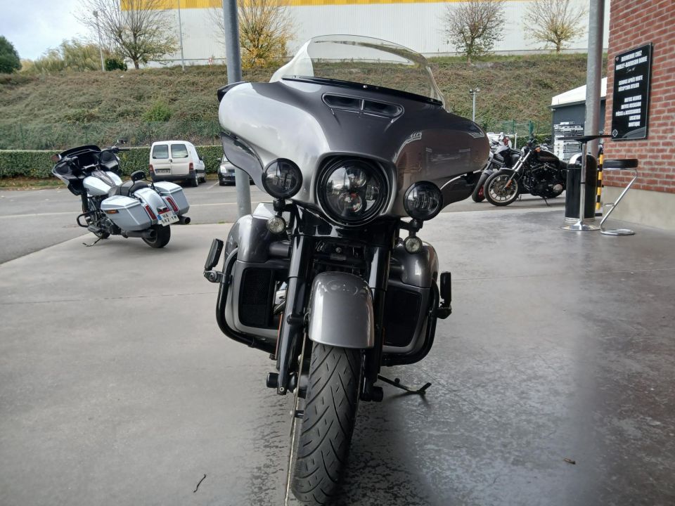 HARLEY-DAVIDSON TOURING ELECTRA GLIDE 1923 ULTRA CVO 4