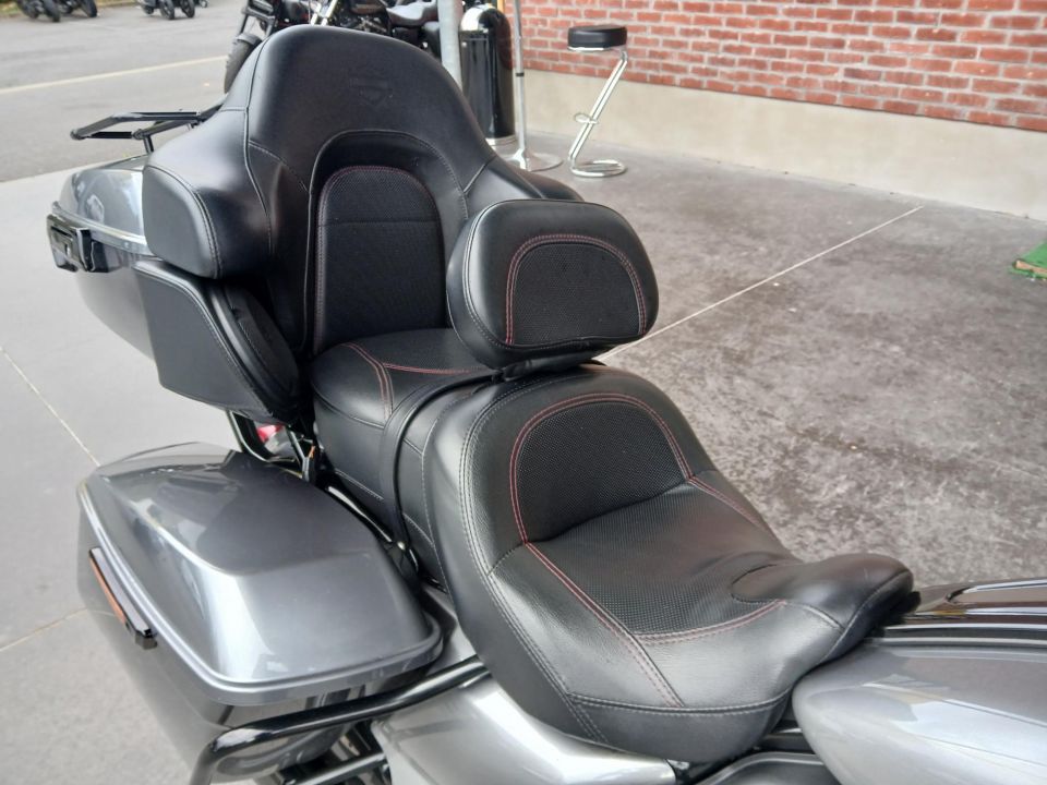 HARLEY-DAVIDSON TOURING ELECTRA GLIDE 1923 ULTRA CVO 4
