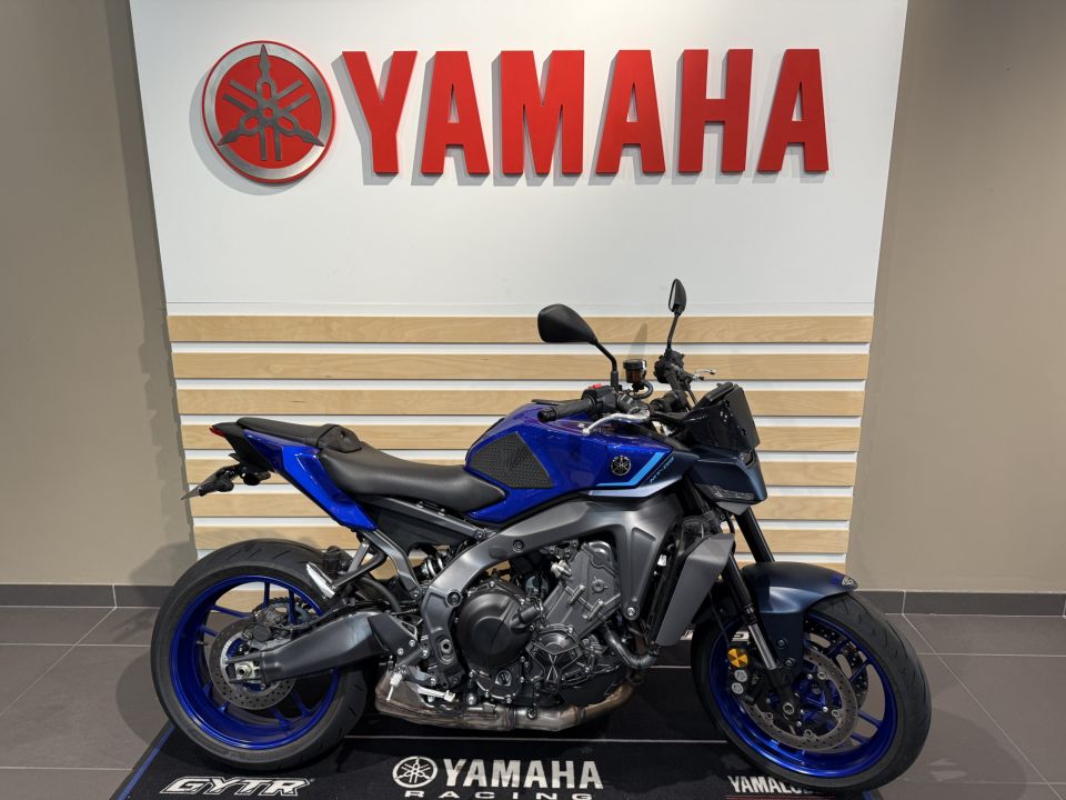 YAMAHA MT-09 4