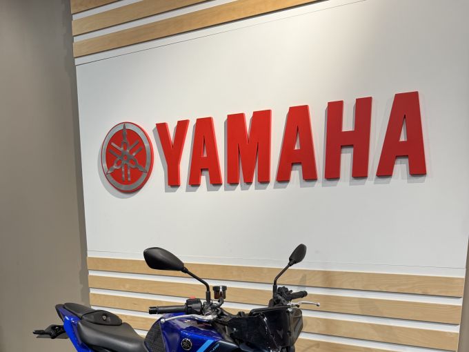 YAMAHA MT-09 4