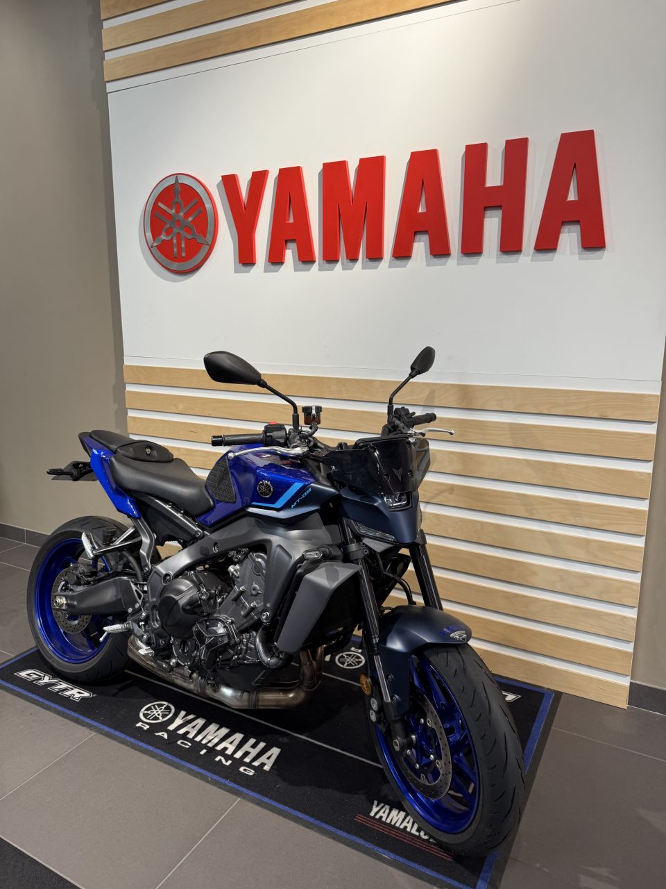 YAMAHA MT-09 4