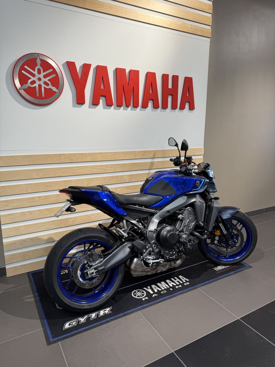 YAMAHA MT-09 4