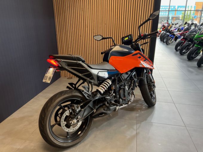 KTM DUKE 125 4
