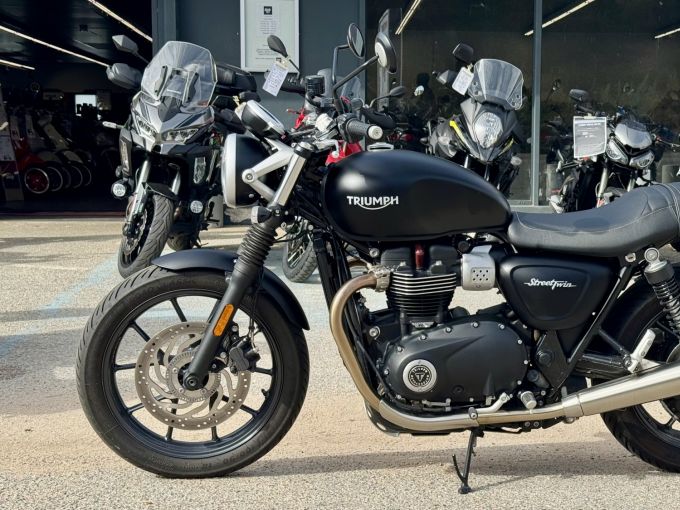 TRIUMPH STREET TWIN  900 4