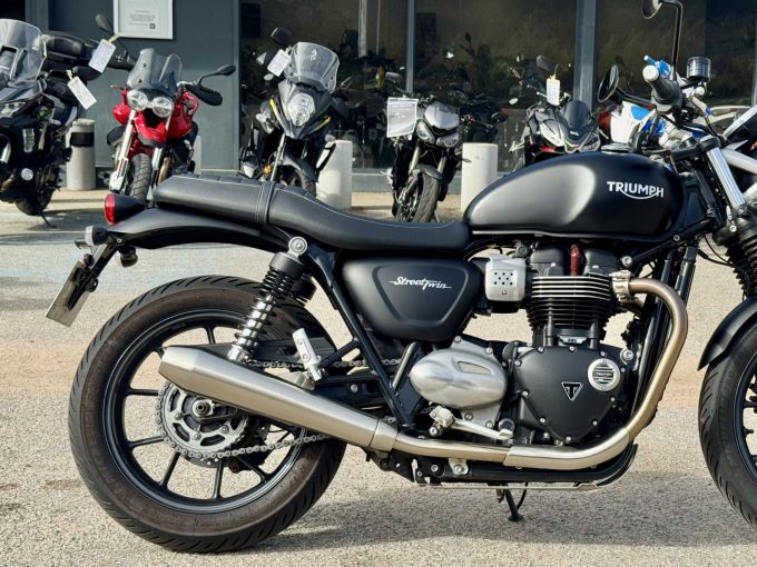 TRIUMPH STREET TWIN  900 4