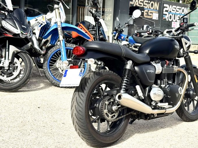 TRIUMPH STREET TWIN  900 4