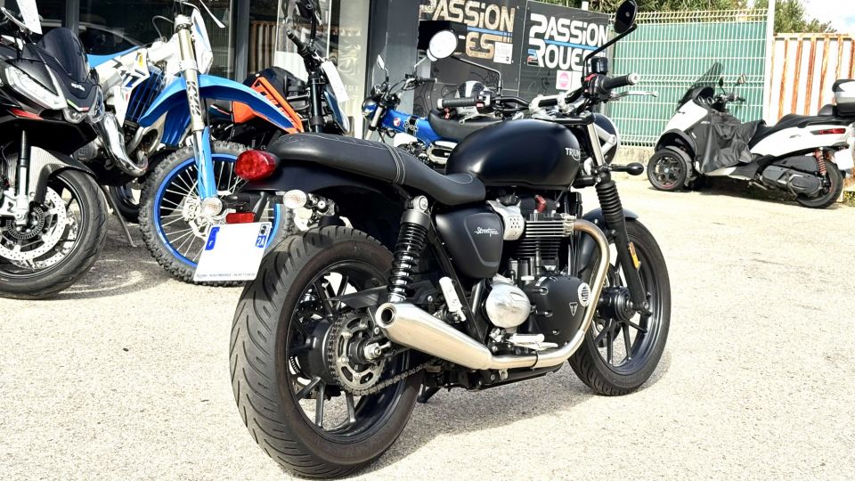 TRIUMPH STREET TWIN  900 4