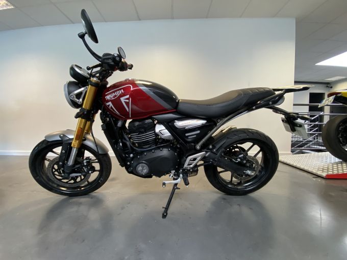 TRIUMPH SPEED 400 4