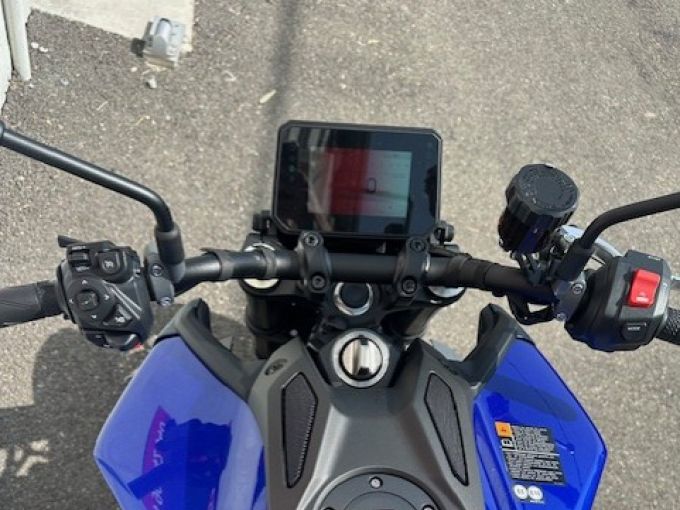 YAMAHA MT-09 4