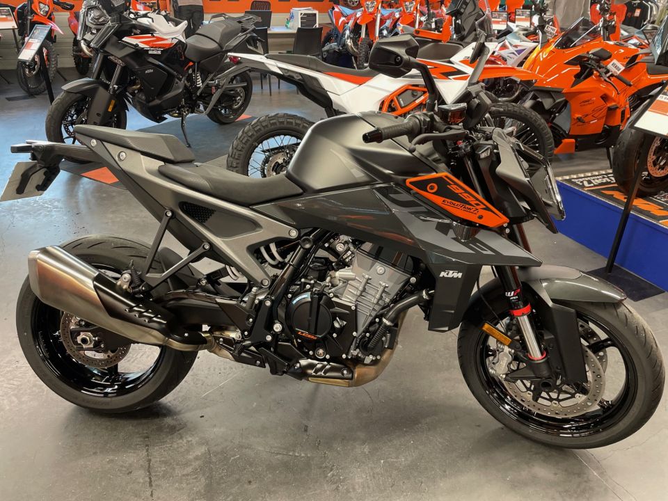 KTM 990 DUKE 4