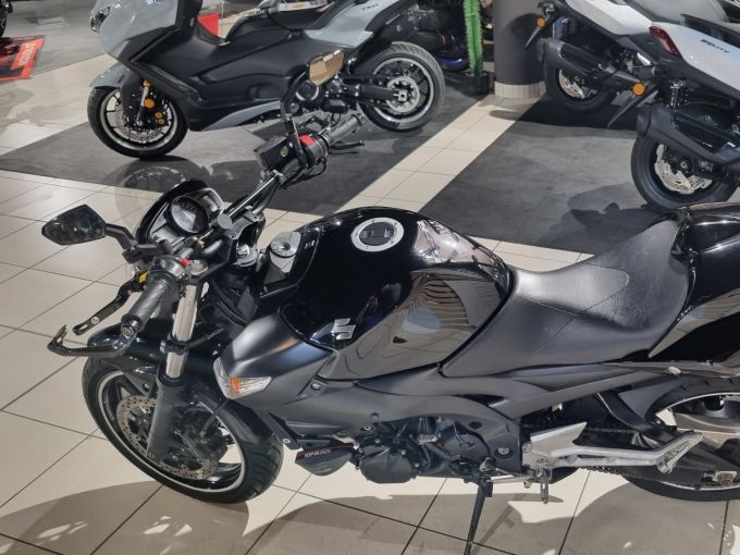 SUZUKI GSR 600 4