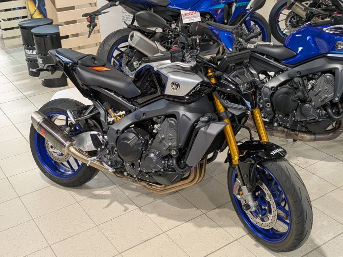YAMAHA MT-09 SP 4