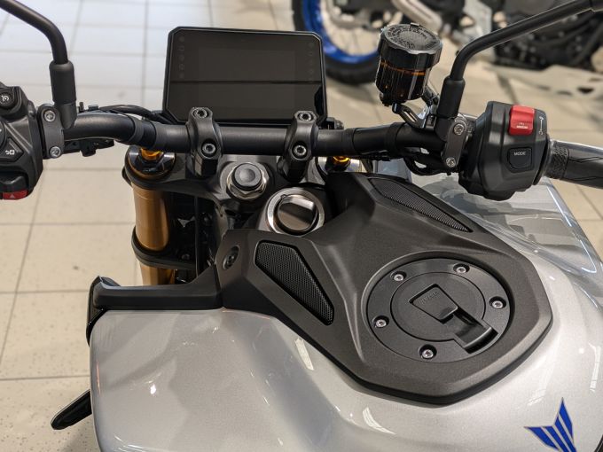 YAMAHA MT-09 SP 4