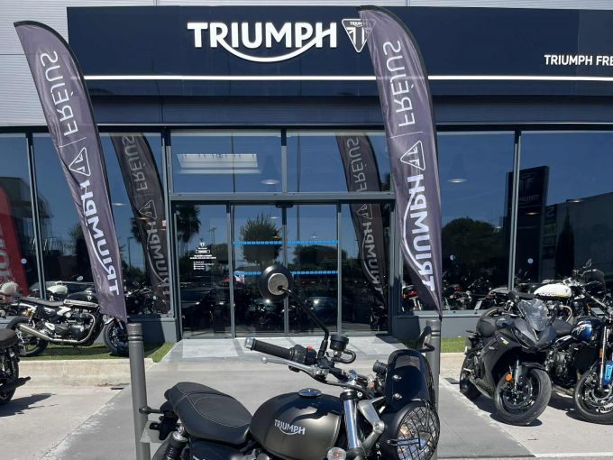 TRIUMPH STREET TWIN  900 4