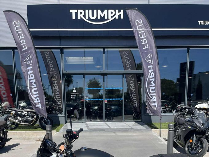 TRIUMPH STREET TWIN  900 4